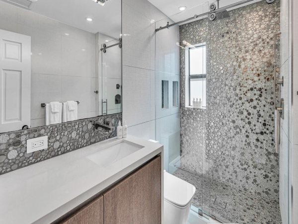Luxurious 4-Bedroom Retreat Near Las Olas Blvd with Heated Pool